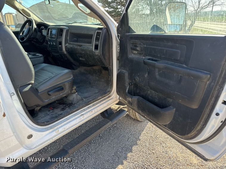 image for item EQ1240 2018 Dodge Ram 5500HD truck cab and chassis