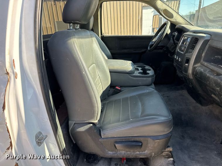 image for item EQ1240 2018 Dodge Ram 5500HD truck cab and chassis