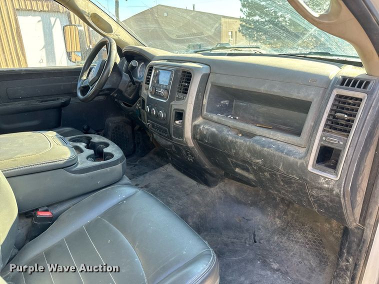 image for item EQ1240 2018 Dodge Ram 5500HD truck cab and chassis