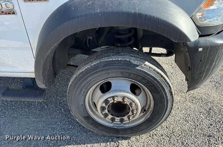 image for item EQ1240 2018 Dodge Ram 5500HD truck cab and chassis