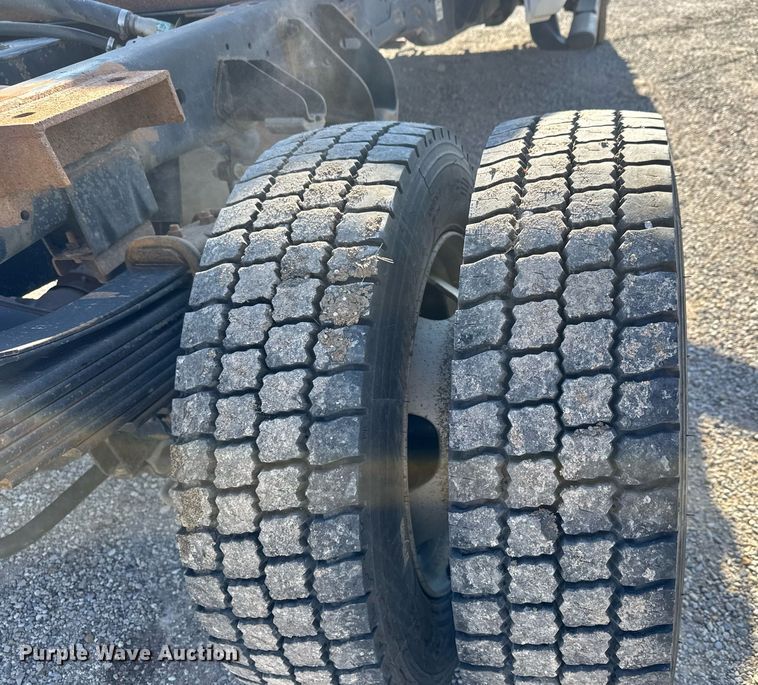 image for item EQ1240 2018 Dodge Ram 5500HD truck cab and chassis