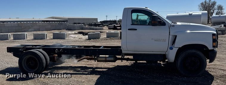 image for item EQ1242 2019 Chevrolet Silverado 5500HD truck cab and chassis
