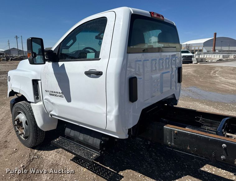 image for item EQ1242 2019 Chevrolet Silverado 5500HD truck cab and chassis