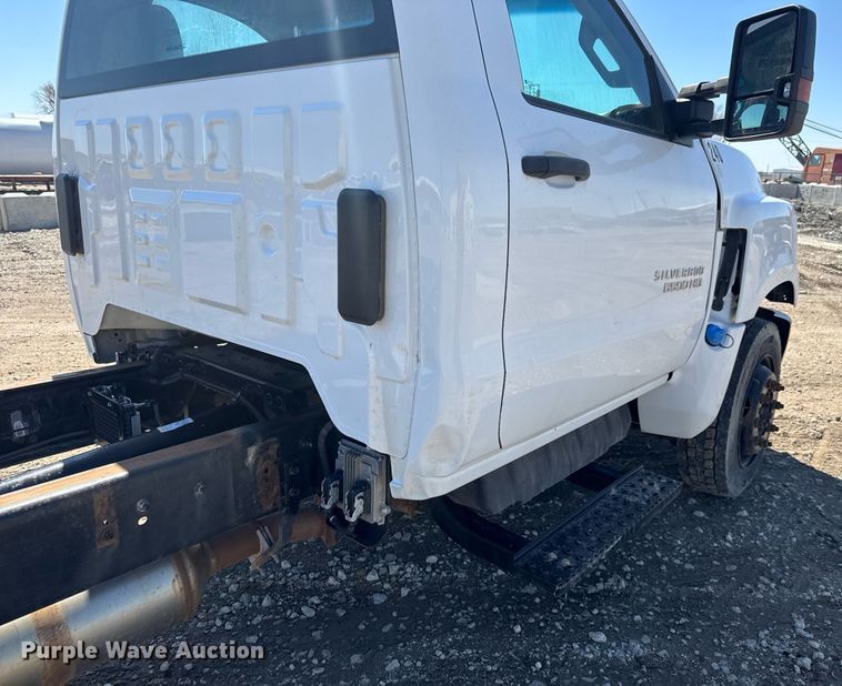 image for item EQ1242 2019 Chevrolet Silverado 5500HD truck cab and chassis
