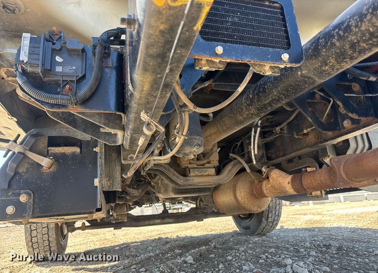 image for item EQ1242 2019 Chevrolet Silverado 5500HD truck cab and chassis