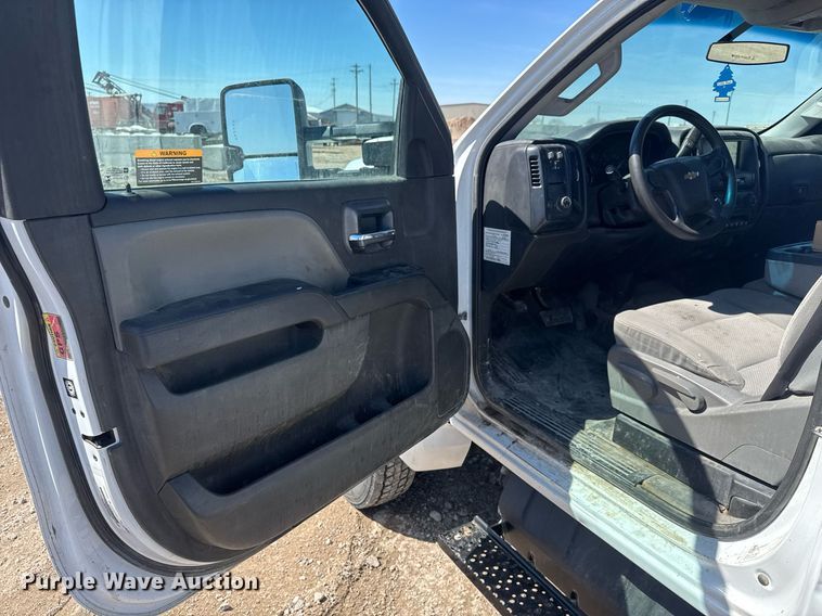 image for item EQ1242 2019 Chevrolet Silverado 5500HD truck cab and chassis