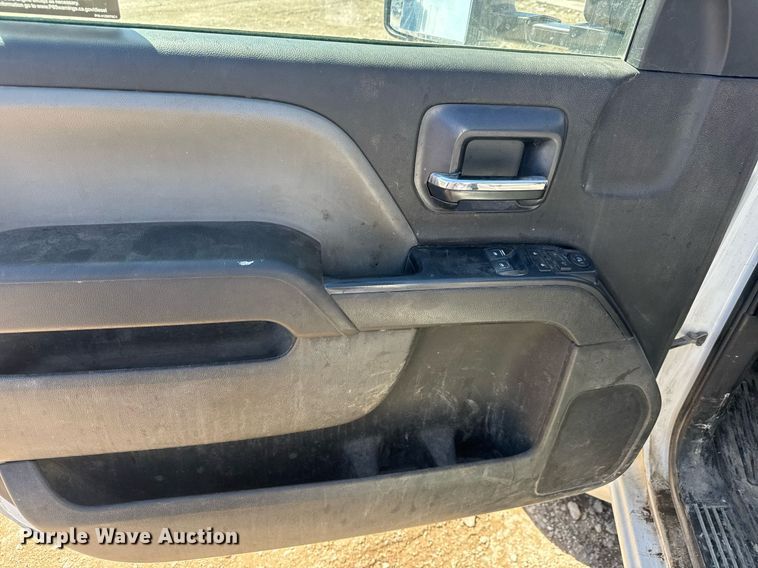 image for item EQ1242 2019 Chevrolet Silverado 5500HD truck cab and chassis