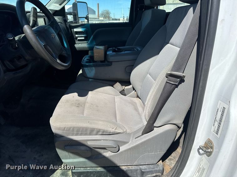 image for item EQ1242 2019 Chevrolet Silverado 5500HD truck cab and chassis