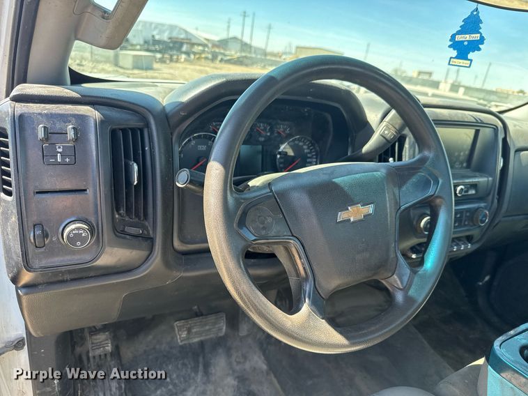 image for item EQ1242 2019 Chevrolet Silverado 5500HD truck cab and chassis