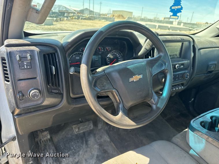 image for item EQ1242 2019 Chevrolet Silverado 5500HD truck cab and chassis