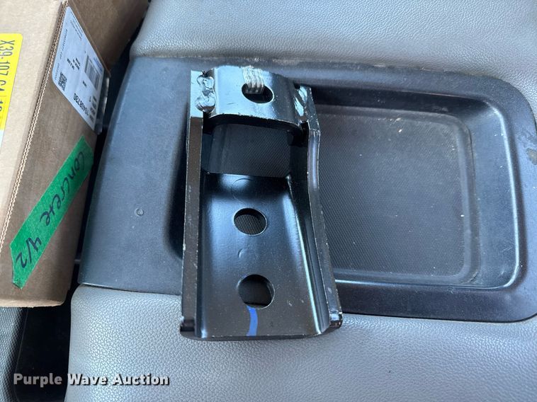 image for item EQ1242 2019 Chevrolet Silverado 5500HD truck cab and chassis