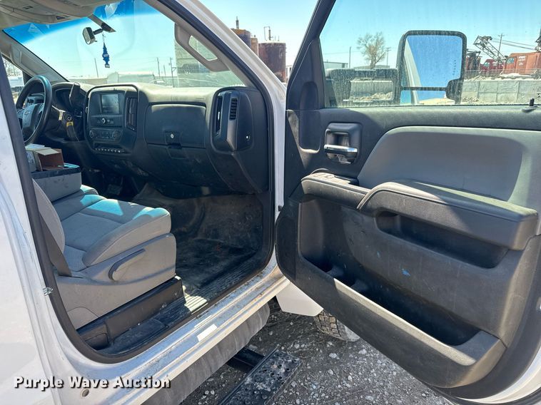 image for item EQ1242 2019 Chevrolet Silverado 5500HD truck cab and chassis