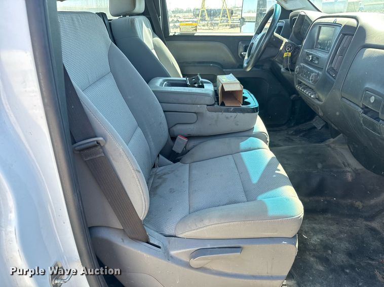 image for item EQ1242 2019 Chevrolet Silverado 5500HD truck cab and chassis