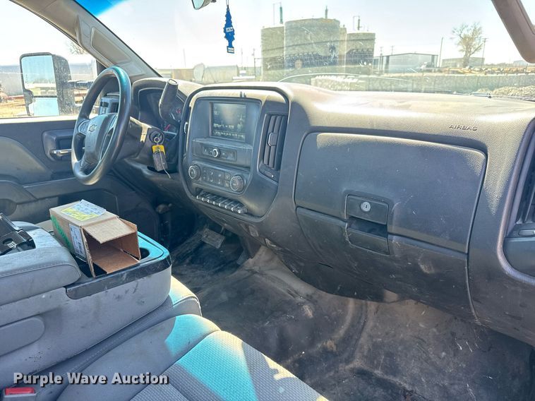 image for item EQ1242 2019 Chevrolet Silverado 5500HD truck cab and chassis