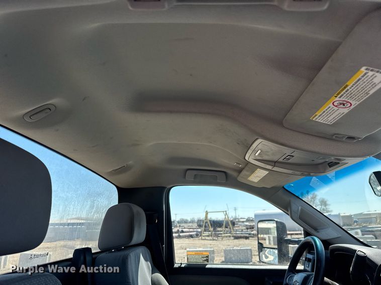 image for item EQ1242 2019 Chevrolet Silverado 5500HD truck cab and chassis