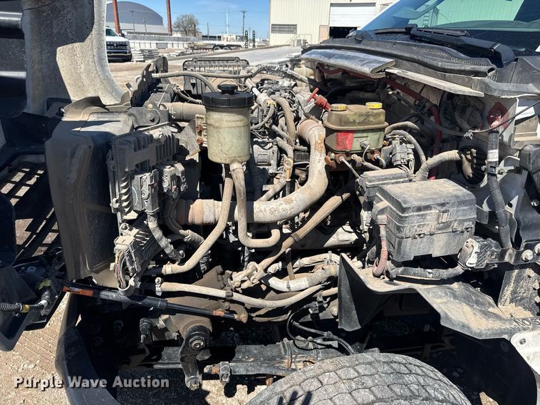 image for item EQ1242 2019 Chevrolet Silverado 5500HD truck cab and chassis