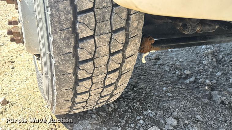 image for item EQ1242 2019 Chevrolet Silverado 5500HD truck cab and chassis