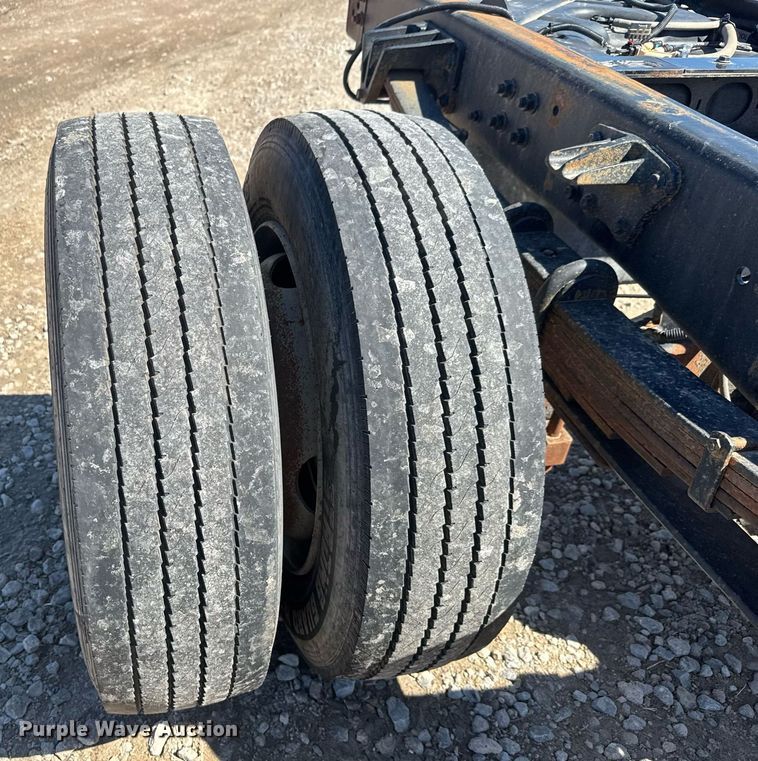 image for item EQ1242 2019 Chevrolet Silverado 5500HD truck cab and chassis