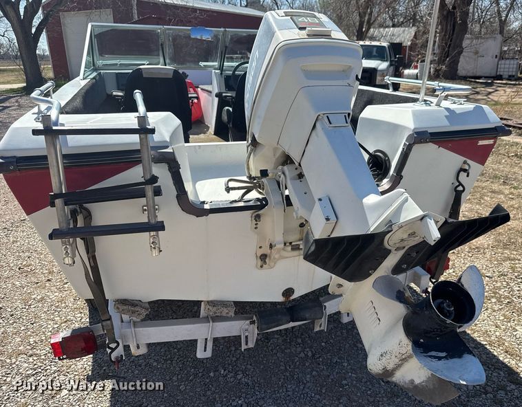 image for item EQ1243 1988 Thunder Craft 152 Capri boat