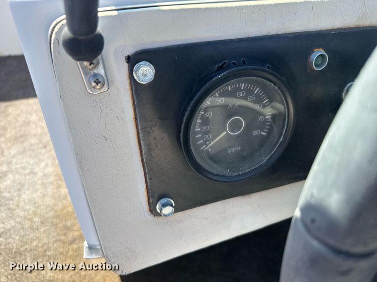 image for item EQ1243 1988 Thunder Craft 152 Capri boat