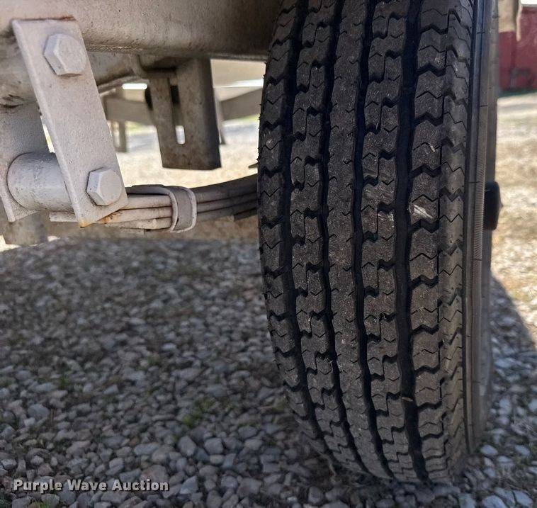 image for item EQ1243 1988 Thunder Craft 152 Capri boat