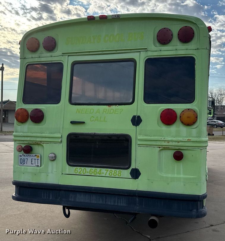 image for item EQ1256 1992 International 3800 school bus