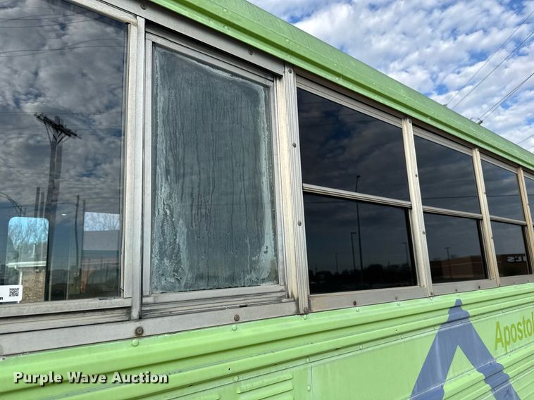 image for item EQ1256 1992 International 3800 school bus