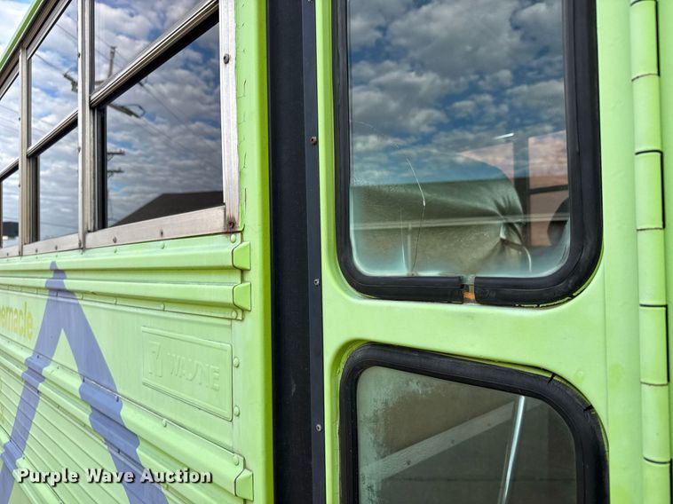 image for item EQ1256 1992 International 3800 school bus