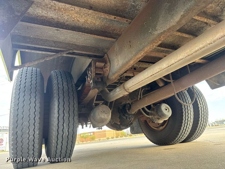 image for item EQ1256 1992 International 3800 school bus