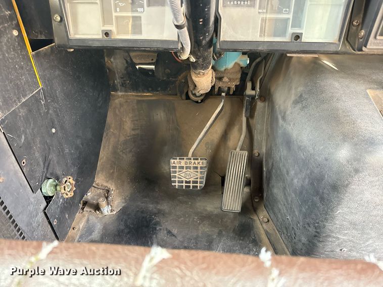 image for item EQ1256 1992 International 3800 school bus