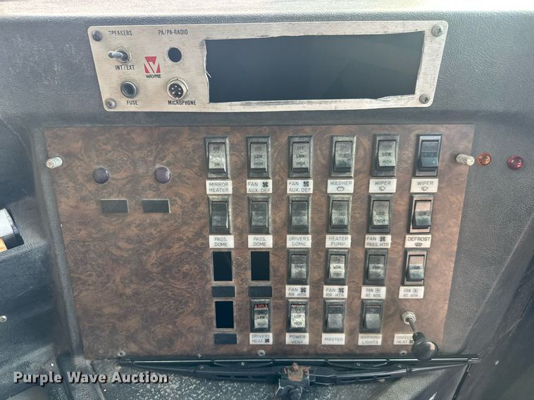 image for item EQ1256 1992 International 3800 school bus