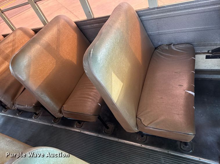 image for item EQ1256 1992 International 3800 school bus