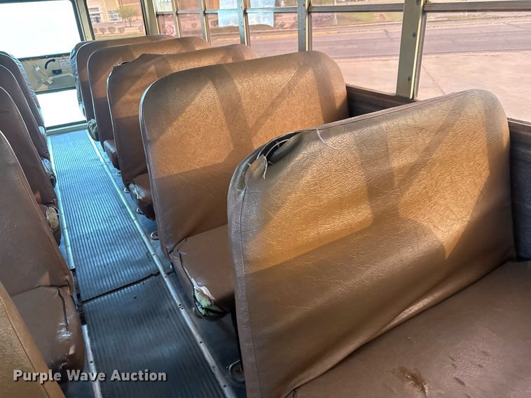 image for item EQ1256 1992 International 3800 school bus