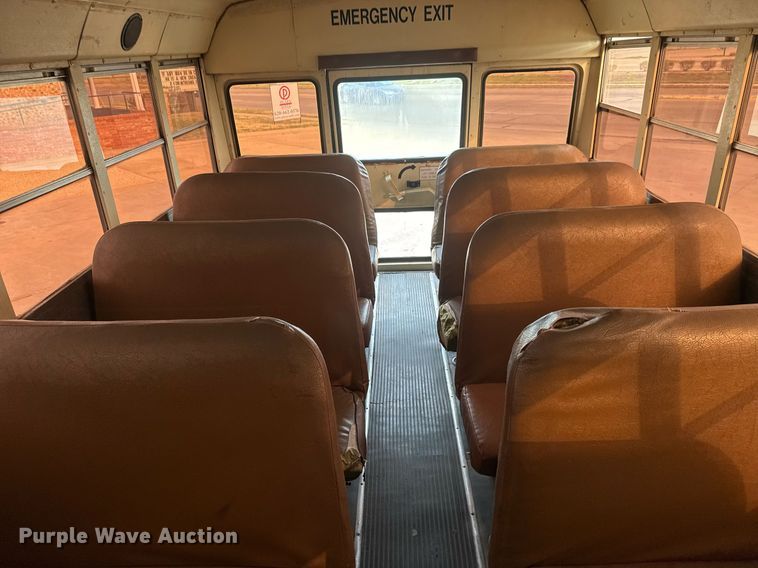 image for item EQ1256 1992 International 3800 school bus