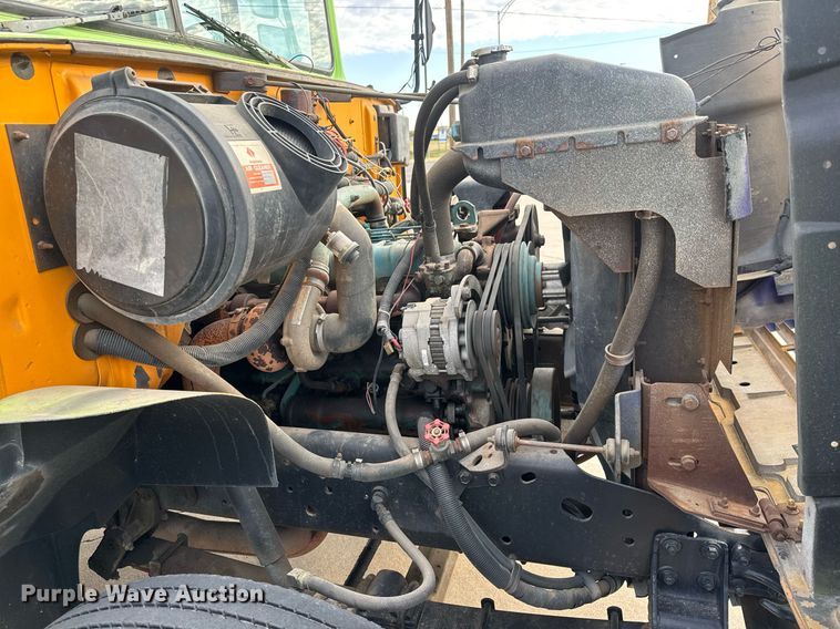 image for item EQ1256 1992 International 3800 school bus