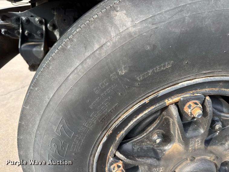 image for item EQ1256 1992 International 3800 school bus