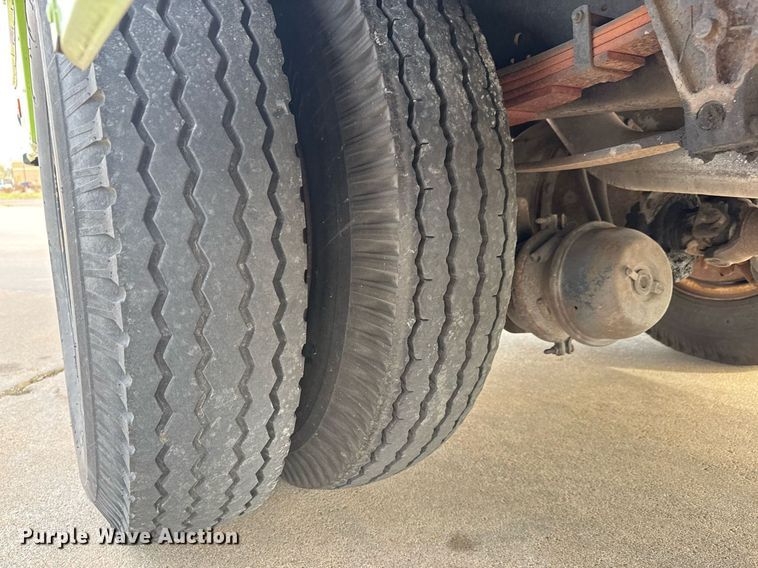 image for item EQ1256 1992 International 3800 school bus