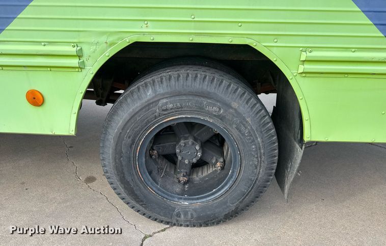 image for item EQ1256 1992 International 3800 school bus