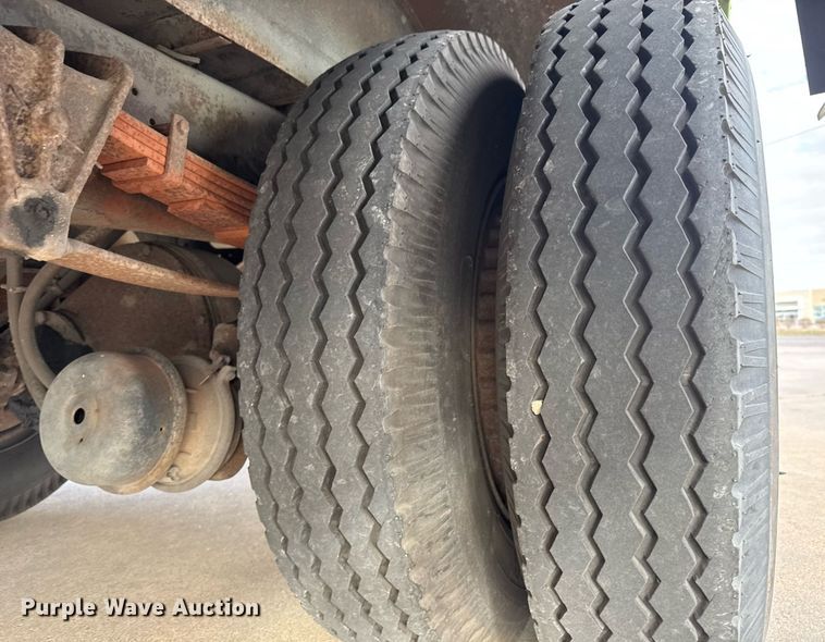 image for item EQ1256 1992 International 3800 school bus