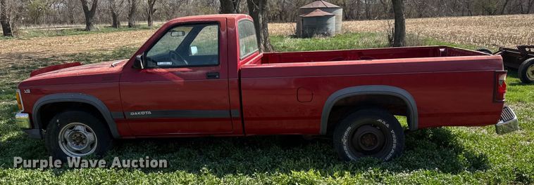 image for item EQ1260 1991 Dodge Dakota pickup truck