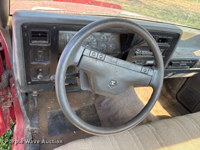 image for item EQ1260 1991 Dodge Dakota pickup truck