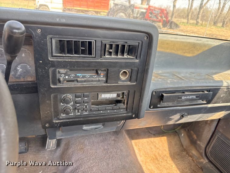 image for item EQ1260 1991 Dodge Dakota pickup truck