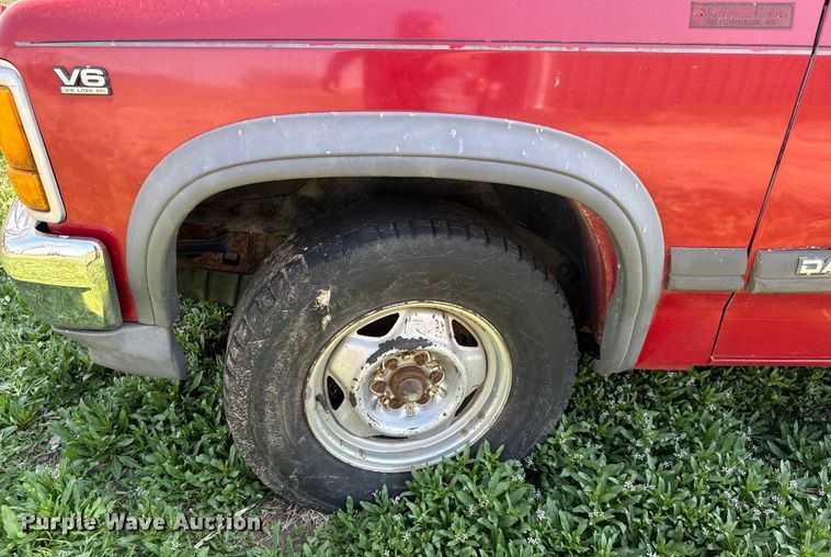 image for item EQ1260 1991 Dodge Dakota pickup truck