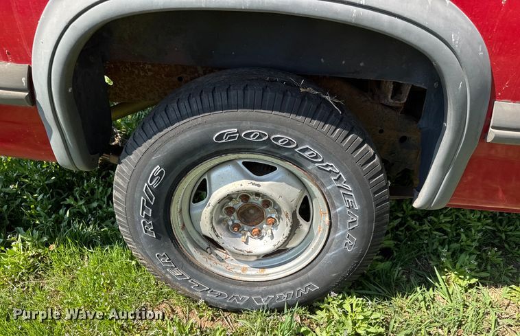 image for item EQ1260 1991 Dodge Dakota pickup truck