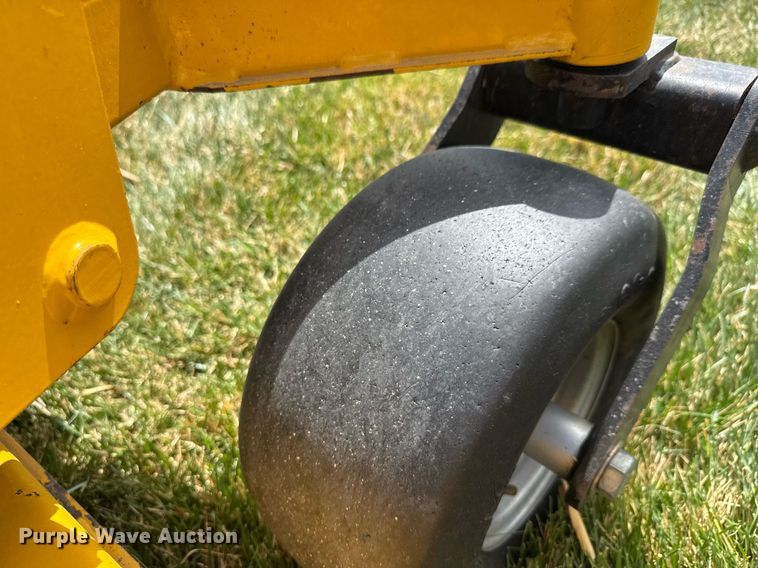 image for item EQ1273 2015 Hustler Fastrak SDX ZTR lawn mower