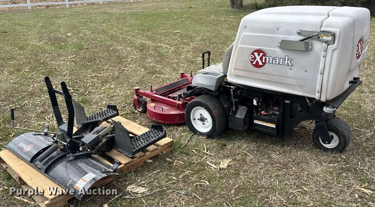 image for item EQ1279 2005 Exmark Navigator NAV20KC ZTR lawn mower