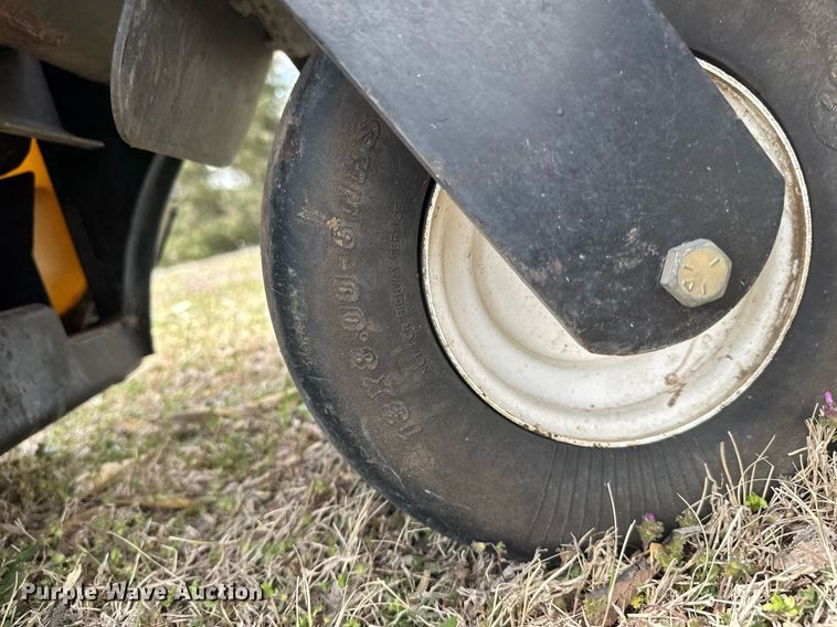 image for item EQ1279 2005 Exmark Navigator NAV20KC ZTR lawn mower