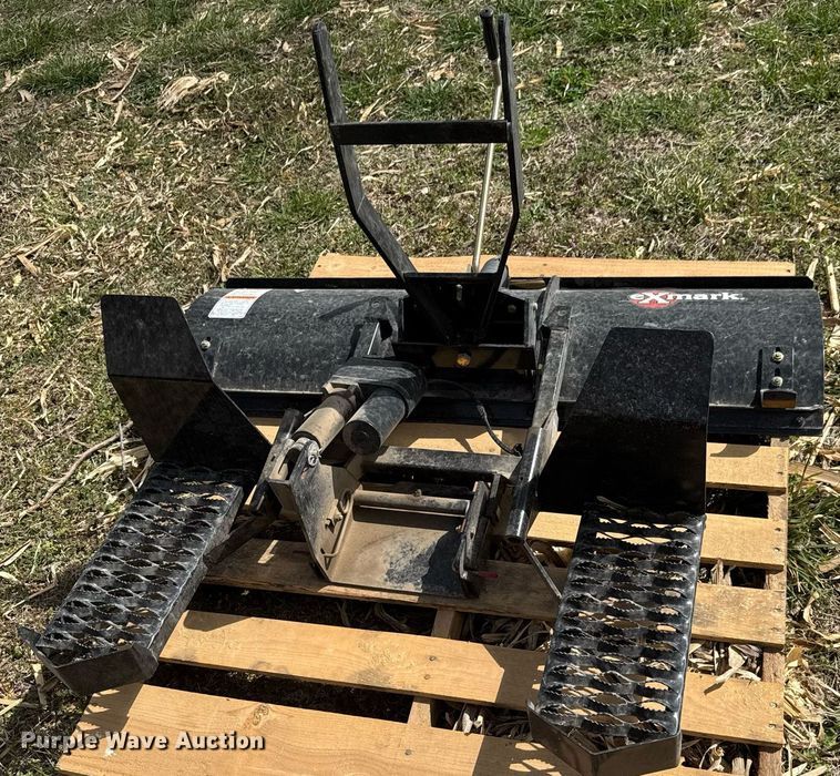 image for item EQ1279 2005 Exmark Navigator NAV20KC ZTR lawn mower