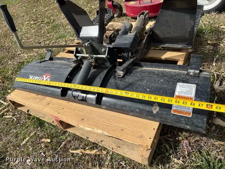 image for item EQ1279 2005 Exmark Navigator NAV20KC ZTR lawn mower