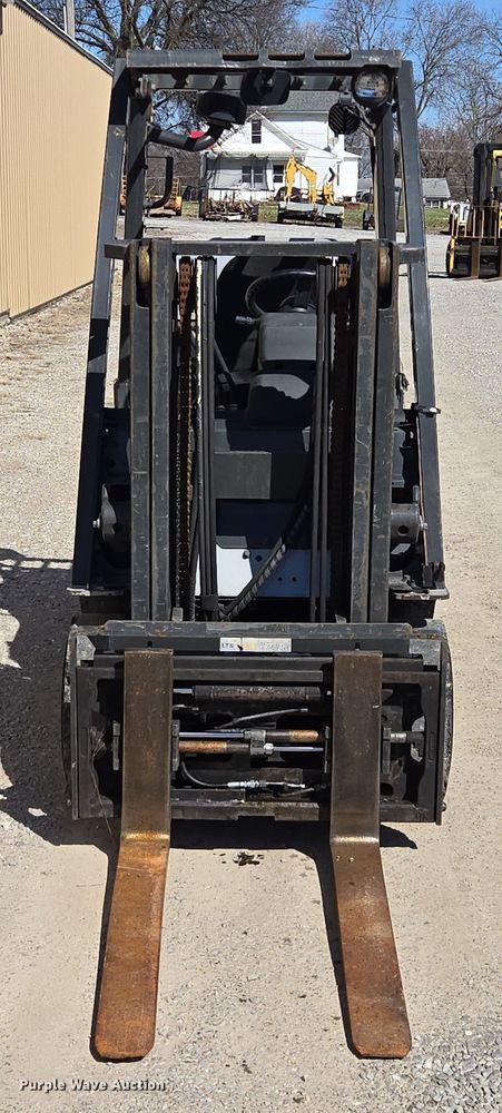 image for item EQ6852 Nissan MCO1F2A20LV  forklift